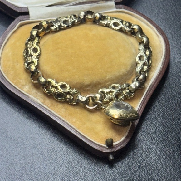 Victorian garnet bracelet 9ct/10ct acid tested. - Picture 13 of 16